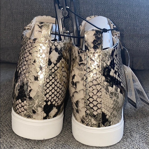 NWT Memory Foam wedge sneakers 👟 🐍 - Picture 4 of 5